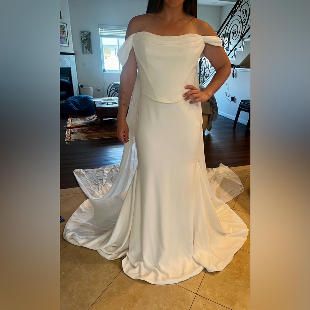 Louvienne Kiandra wedding gown